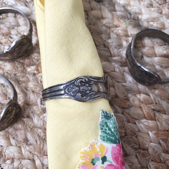 Spoon Handle Silver Set Of 6 Napkin Rings - Picture 5 of 10
